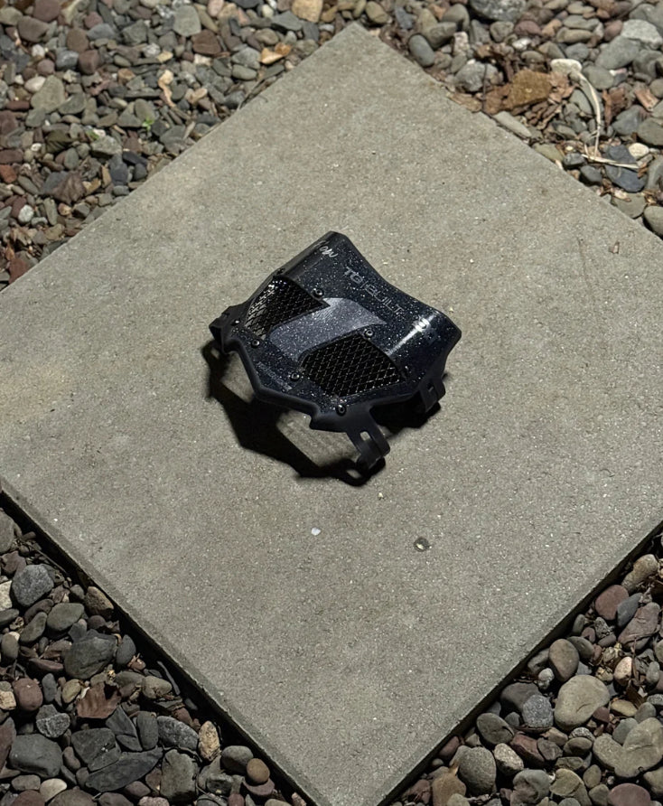 Vented plate with decal